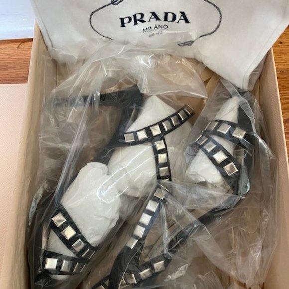 PRADA BLACK PATENT STUDDING SANDAL SIZE 38 NEW - Picture 3 of 9